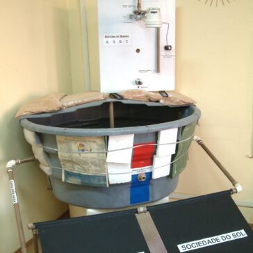 Os alunos da Casa do Sol saem do curso com o aquecedor solar de água pronto