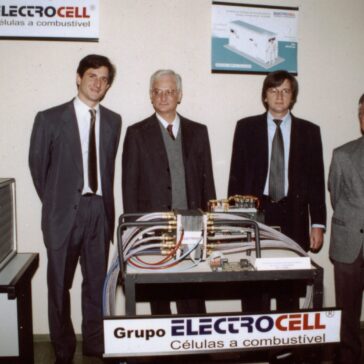 Diretores do Grupo Electrocell mostram o projeto da célula combustível