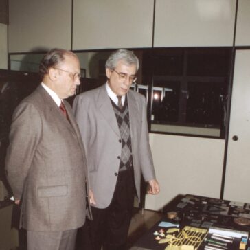 Spero Morato, físico e sócio da Lasertools, demonstra a Ruy Altenfelder, secretário estadual de ciência, tecnologia e desenvolvimento econômico, algumas aplicações da tecnologia de sua empresa