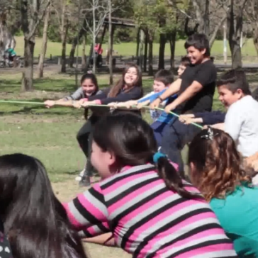 VÍDEO MOSTRA AÇÕES E PERSONAGENS DO PROGRAMA ESCOLA EM MOVIMENTO