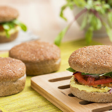 Dia do Hambúrguer: receita com salmão ganha espaço na comemoração