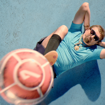 Substituição nas quadras: Penalty convoca cantor Falcão para nova campanha – Imagem2