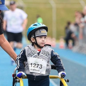 Projeto Pernas Solidárias estreia triciclo doado pela Rodonaves