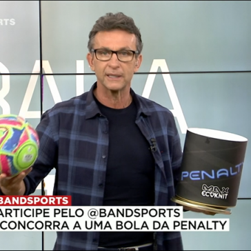Neto sorteia bola Max Ecoknit, oficial da Seleção Brasileira de Futsal– Baita Amigos