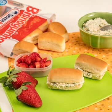 Bisnaguinha com patê de frango: Seven Boys apresenta receita para toda família