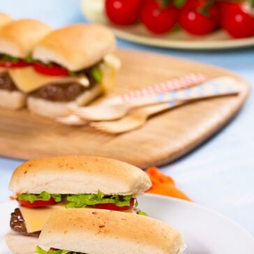 Três receitas para comemorar o Dia Mundial do Hambúrguer sem sair de casa