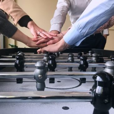 Kearney abre vagas para analistas de negócios e estágio em consultoria