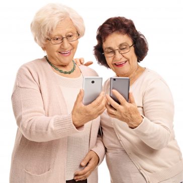 Adote um Idoso: videochamada ajuda idosos a lidar com isolamento