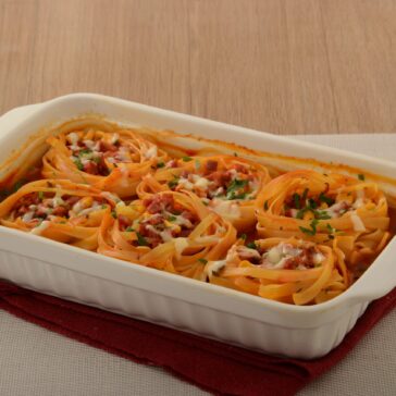 Dia do Macarrão: Pamplona dá dica de Macarrão de forno com Linguiça tipo Calabresa