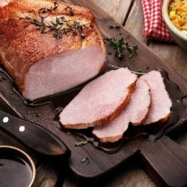 Aprenda a fazer alcatra suína temperada Pamplona acompanhada de farofa rica