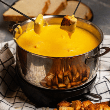 Dia dos Namorados: fondue salgado e torta de mousse com brownie são apostas para jantar romântico