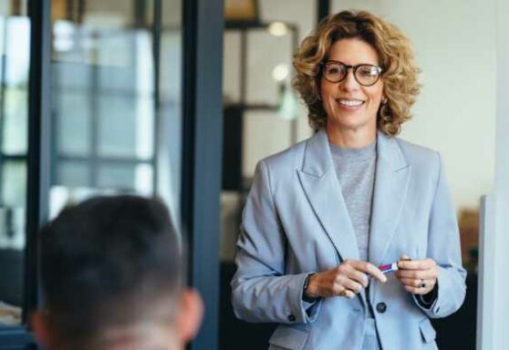 [VIDEOCAST] Mulheres no Comando: desafios e conquistas da Liderança Feminina