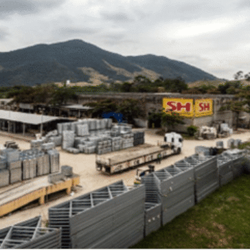Empresa de soluções para construção civil reduz em 84,45% suas emissões de CO₂ com energia renovável