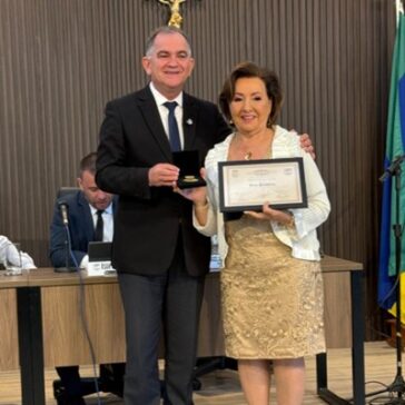 Irani Pamplona Peters, diretora-presidente da Pamplona Alimentos recebe honraria da Câmara Municipal de Rio do Sul