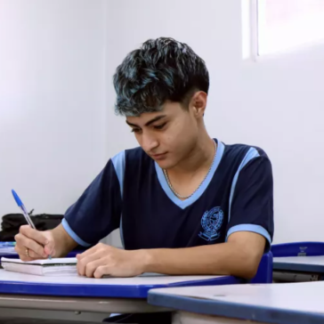 Brasil reduz atraso escolar, mas 4,2 milhões de estudantes ainda estão em distorção idade-série no País
