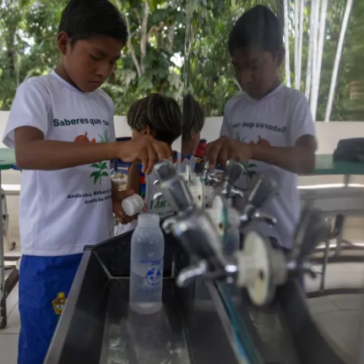 UNICEF e WEG celebram avanços pela infância em Manaus e anunciam expansão de ações para acesso adequado a água e saneamento em escolas rurais