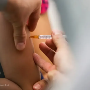 Semana Mundial de Imunização: Brasil avança na proteção de adolescentes contra o HPV