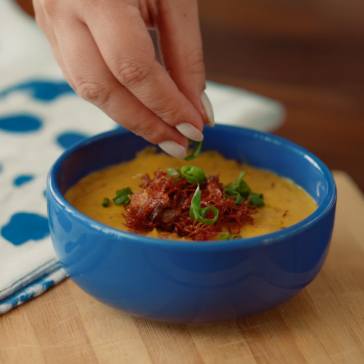 Primeira onda de frio do ano impulsiona consumo de pratos quentes e inspira receitas cremosas