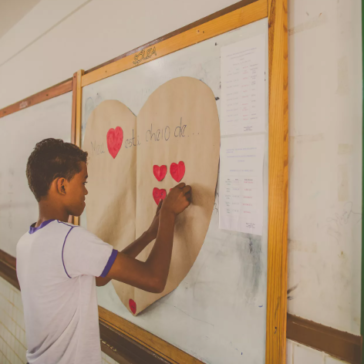 Volta às aulas: Brasil avança e consegue diminuir número de estudantes com dois ou mais anos de atraso escolar em todo o País, destaca UNICEF