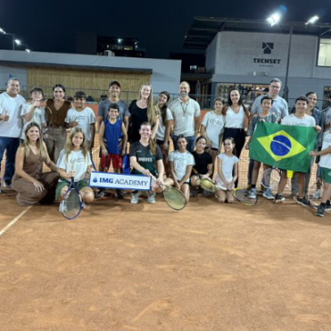 Escola Bilíngue Carolina Patrício recebe treinador internacional de tênis Peter Van Lieshout e reforça cultura esportiva com parceria global