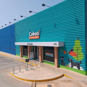 Cobasi celebra 40 anos consolidando liderança no varejo  pet com inovação, expansão de portfólio e compromisso social