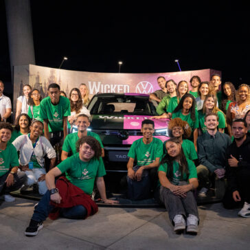 Fundação Grupo Volkswagen leva jovens do Projeto Autonomia para vivenciar experiência educativa e cultural no musical Wicked