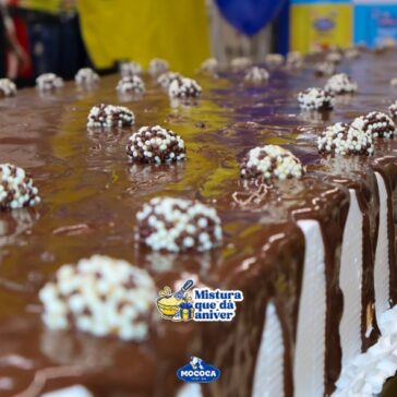 Mococa celebra aniversário de Manaus com bolo de cinco metros